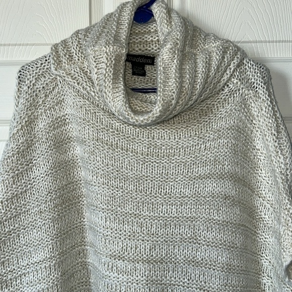 NWT Madden Girl Ivory Sweater Poncho One Size - Picture 2 of 4